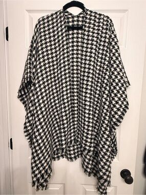 NWT Old Navy Houndstooth Flannel Poncho Ruana Wrap Cape One Size